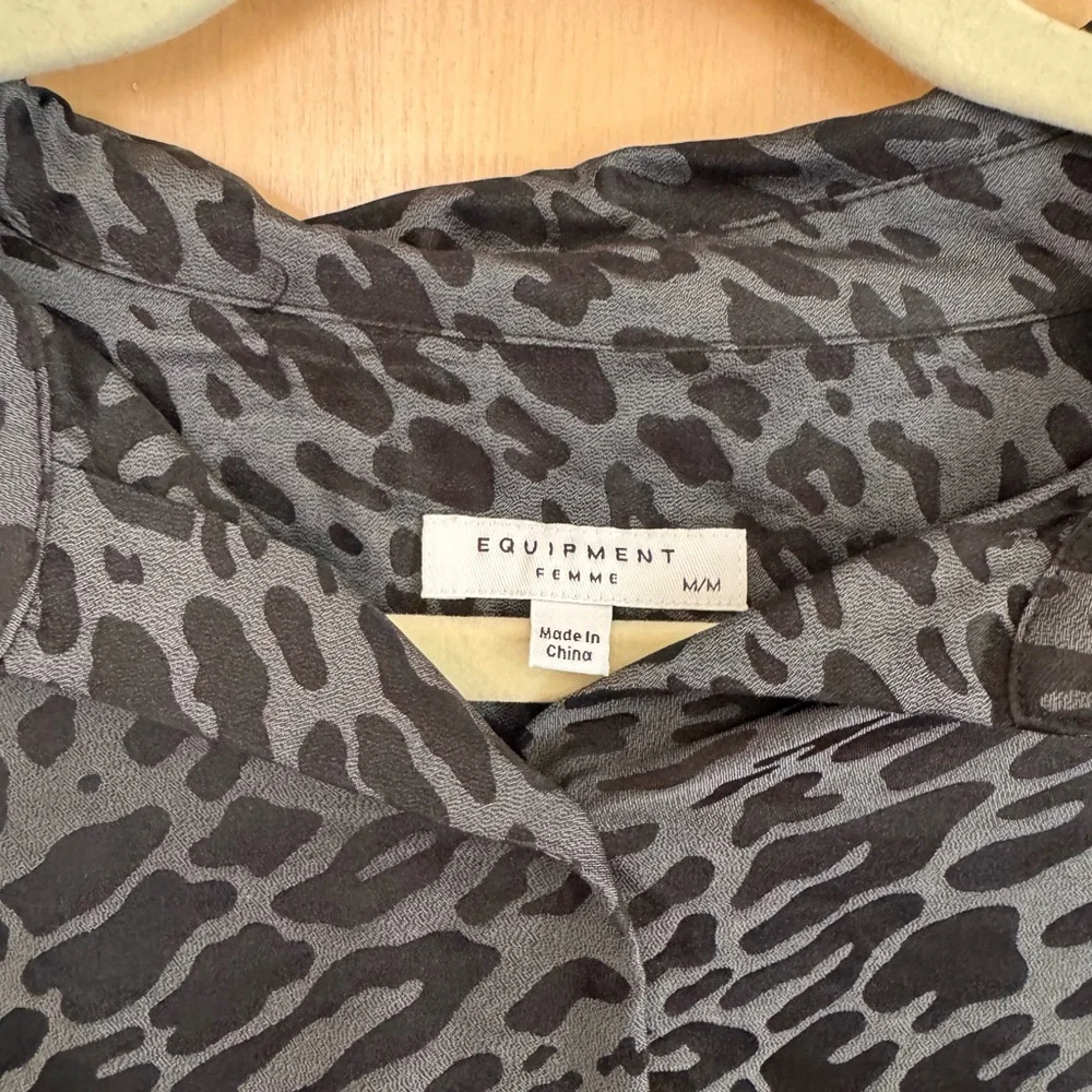 Equipment Femme Black + Gray Silk Button Down Collared Shirt - Medium - Picture 2 of 6